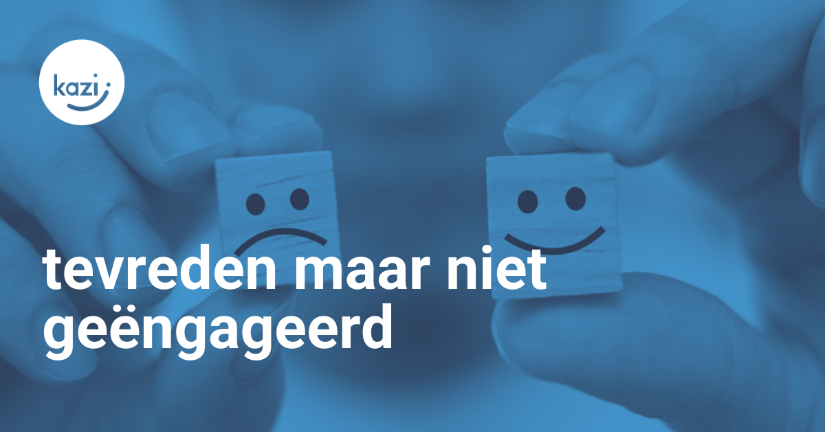een man die twee blokjes vasthoudt, eentje met een blij gezicht, een ander met een droevig gezicht.